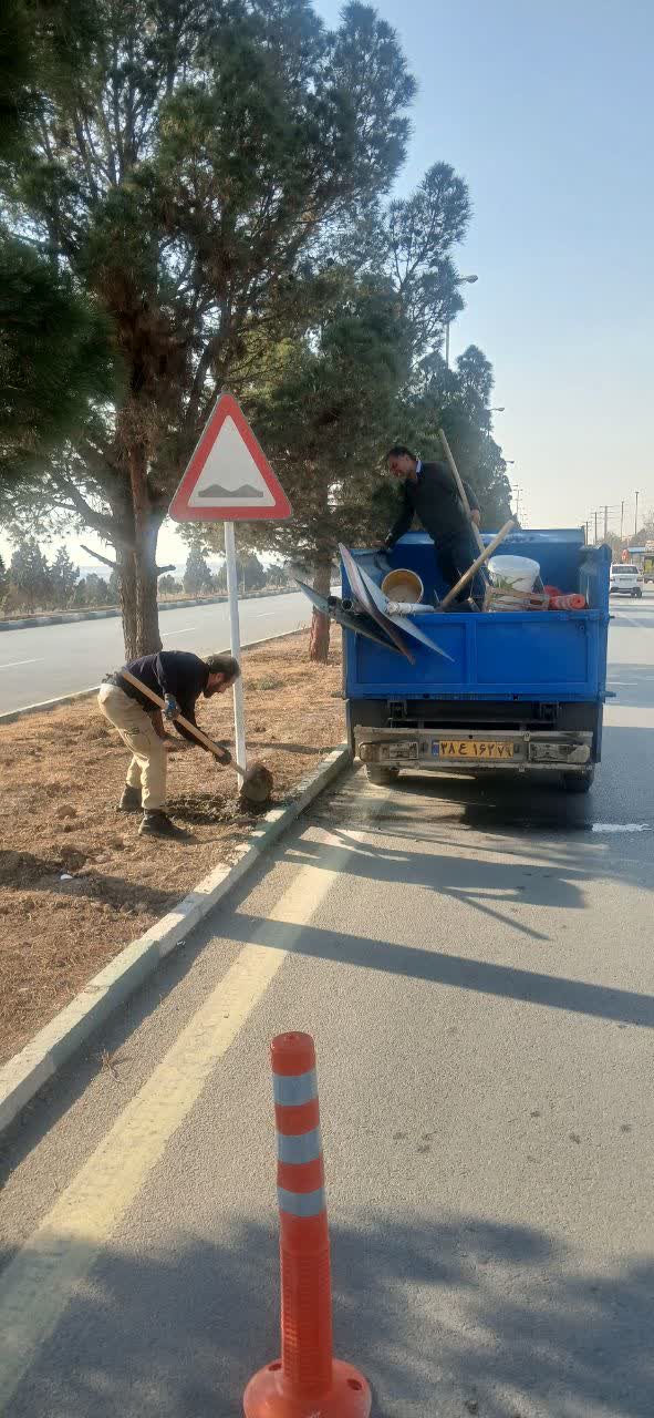 نصب تابلو در بلوار شهید عیوضی